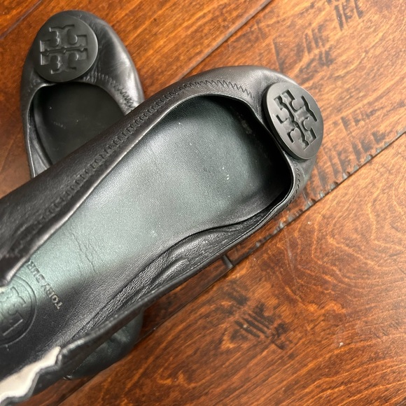 Tory Burch Logo Minnie Travel Ballet Flat Matte Black- size 8 - Picture 4 of 6